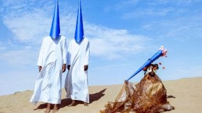فنان سوداني لاجئ يصرخ في وجه العالم.. 