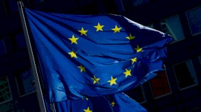 الاتحاد الأوروبي يلزم المصارف السماح بالتحويلات المالية الفورية
