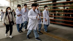 أطباء كبار في كوريا الجنوبية يقدمون استقالتهم دعماً لإضراب المتدرّبين