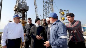 إيران تعلن سلسلة عقود لزيادة إنتاجها من النفط
