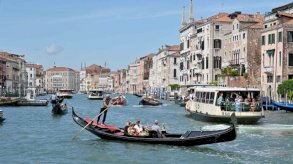 البندقية الإيطالية تفرض رسوم زيارة لتقليل تدفق السياح 