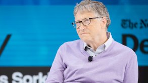 بيل غيتس يتبرع بـ 200 مليار دولار ويتهم ماسك بقتل الأطفال
