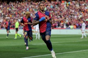 بطولة إسبانيا: برشلونة أمام فرصتين لحسم اللقب وريال يخوض الأمتار الأخيرة مع أنشيلوتي