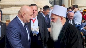 مصافحة عون وطريف تكشف الكثير في زمن ترامب