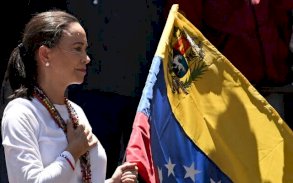 أنابت ماتشادو ابنتها لتسلم جائزة نوبل للسلام في أوسلو