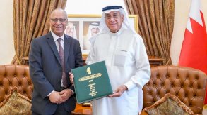 نبيل الحمر مستشار العاهل البحريني يستقبل الفنان والمايسترو خليفة زيمان