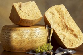 خمسة فوارق بين جبن غرانا بادانو وريجيانو بارميجيانو