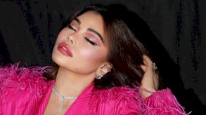 ثنائية الريش والترتر...هيفا وهبي تتألق بالزهري مع رامي قاضي