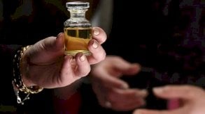 العطر العربي يهز عرش ماركات بمليارات الدولارات و يتحدى باريس ونيويورك
