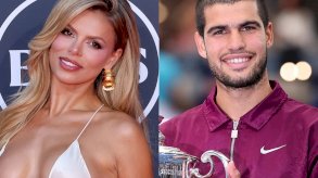 بطل التنس العالمي كارلوس ألكاراز يواعد بروكس نادر