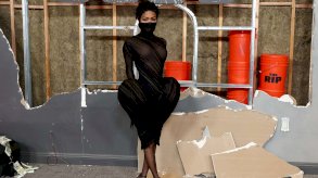 تيانا تايلور تتألق في نيويورك بفستان يحمل توقيع المصمم السعودي محمد آشي