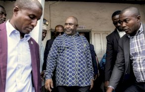 رئيس جزر القمر غزالي عثمان بعد الادلاء بصوته في الانتخابات الرئاسية