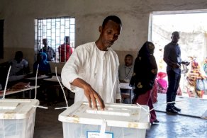 انتخابات في جزر القمر والرئيس غزالي عثمان الأوفر حظا