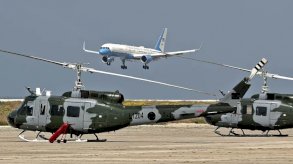 طوافتان للجيش اللبناني رابضتان في القاعدة الجوية بمطار رفيق الحريري الدولي ببيروت