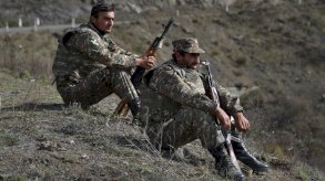 جنود الاحتياط يراقبون منطقة شوشا في 31 أكتوبر 2020 ، وسط الصراع العسكري بين أرمينيا وأذربيجان في ناغورنو كاراباخ