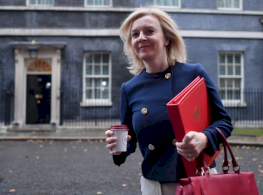 ليز تراس وزيرة الخارجية البريطانية