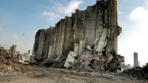 صورة التقطت في 14 تموز/يوليو 2021 لجزء من أهراءات القمح التي دمرت نتيجة الانفجار في مرفأ بيروت 