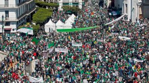 أرشيفية لإحدى تظاهرات الحراك الاجتماعي في الجزائر