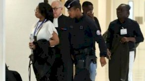 الناجية الوحيدة من تحطم طائرة تابعة للخطوط الجوية اليمنية قبالة جزر القمر في عام 2009 تصل إلى المحكمة في 9 مايو 2022