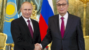 الرئيس الروسي فلاديمير بوتين ونظيره الكازاخستاني قاسم كومرت توكاييف