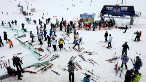 اللبنانيون يريدون التزلج.. لا الحرب!