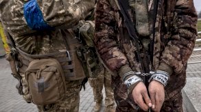 فيديو: جندي روسي يستسلم لمسيّرة أوكرانية