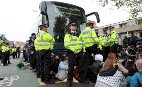 مواجهات بين محتجين والشرطة بجنوب لندن
