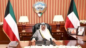 أمير الكويت يحل البرلمان ويعلق بعض مواد الدستور