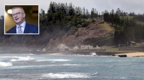 جزيرة نورفولك وفي الإطار أنتوني ألبانيز، رئيس الوزراء الأسترالي