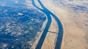 منظر جوي للتوسعة الجديدة لقناة السويس في منطقة الفردان شمال الإسماعيلية في شمال شرق مصر.