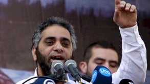فضل شاكر يسلم نفسه لاستخبارات الجيش اللبناني