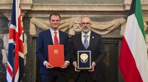 وكيل الخارجية الكويتية جراح الصباح ووكيل الخارجية البريطاني هاميش فالكونر