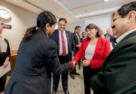 جانب من زيارة وزيرة المحيطين الحالية للهند 