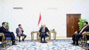 الرئيس اليمني مستقبلا وزير شؤون الشرق الأوسط البريطاني 