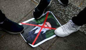 الاطاحة بالنظام الإيراني لن تحدث بسهولة