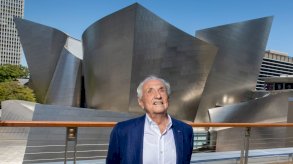 فرانك جيري.. أيقونة العمارة العالمية الحديثة