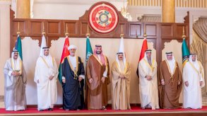 قادة دول الخليج وممثلوهم المشاركون في «القمة الخليجية 46» بالعاصمة البحرينية الأربعاء