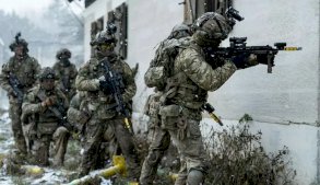 صورة أرشيفية لجنود بريطانيين خلال مهمة تدريبية ليست في أوكرانيا 