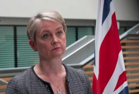 وزيرة الخارجية البريطانية ايفيت كوبر 
