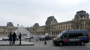 تواجد أمني أمام متحف اللوفر