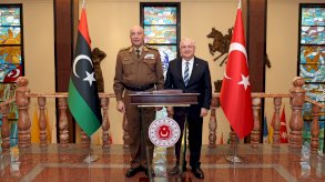 وزير الدفاع التركي يشار غولر خلال اللقاء مع محمد الحداد