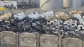 آليات ومدرعات قادمة من ميناء الفجيرة تم قصفها في اليمن فجر الثلاثاء 