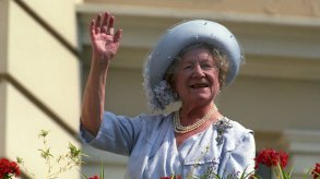 الملكة الربيطانية الام ورسالة غير لائقة من رئيس الوزراء 