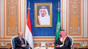 الأمير محمد بن سلمان ولي العهد السعودي لدى لقائه د. رشاد العليمي رئيس مجلس القيادة الرئاسي اليمني عام 2023 (واس)