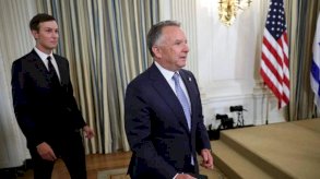 الفريق الأميركي الذي يضم ستيف ويتكوف وجاريد كوشنر مبعوثيْ الرئيس دونالد ترمب (أ.ب)