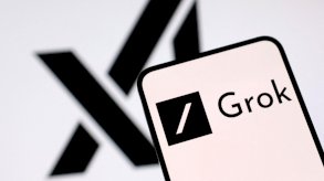اتصالات بين الحكومة البريطانية ومنصة X حول روبوت غروك