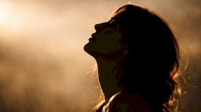 ضحك وبكاء وهلوسات.. ردات الفعل النسائية في النشوة الجنسية