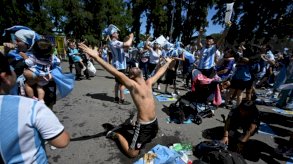 مشجعون ارجنتينيون خلال متابعتهم نهائي كأس العالم ضد فرنسا. بوينوس ايرس في 18 ديسمبر 2022