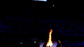 أولمبياد باريس: الشعلة الأولمبية قرب متحف اللوفر