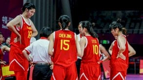 لاعبة كرة سلة صينية طولها 2.20 مترين تخطف الأنظار